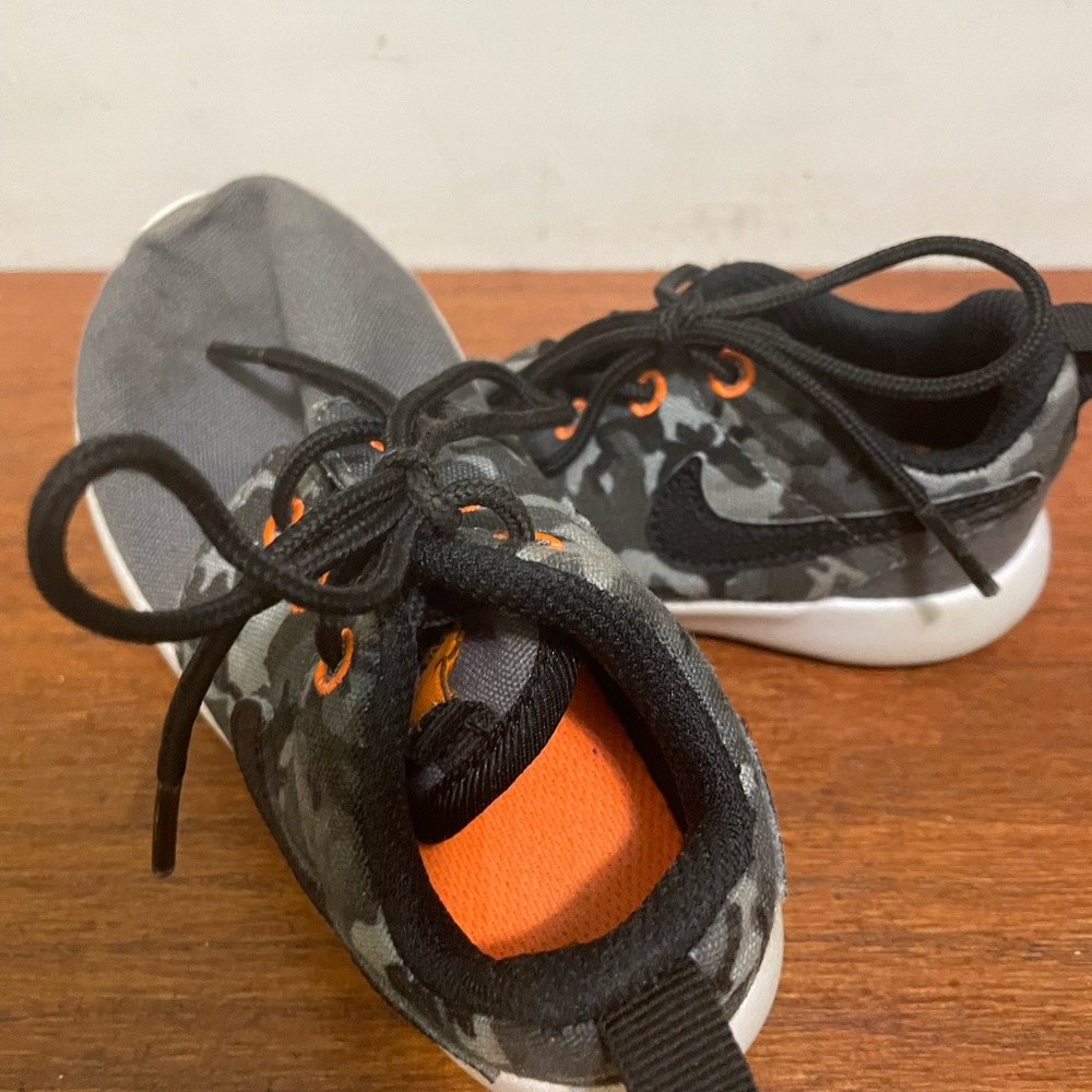 NIKE boys  canvas sneakers size 8c.